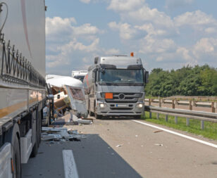Seguin truck accident lawyer helping after a commercial truck crash